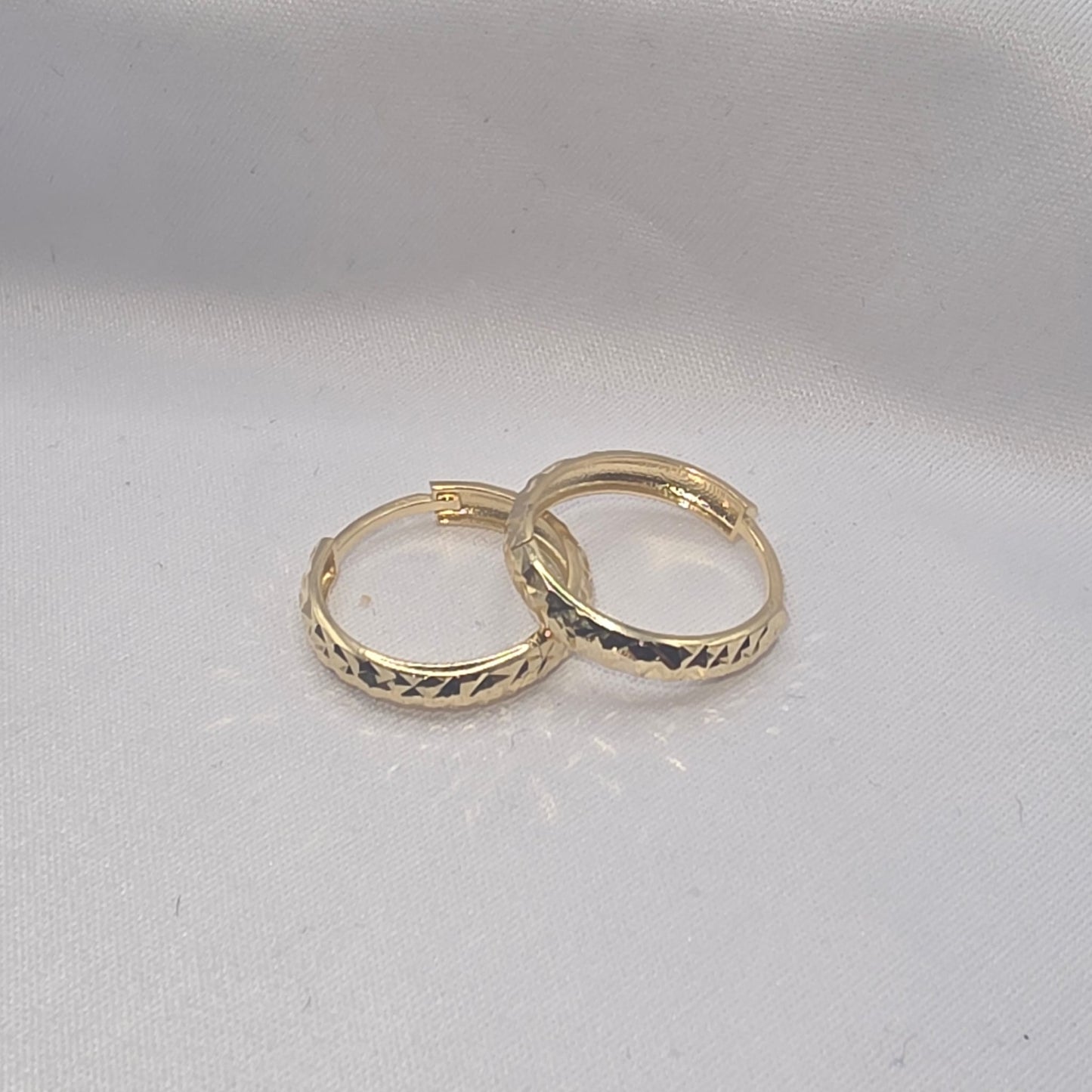 HUGGIES EARRING 10K