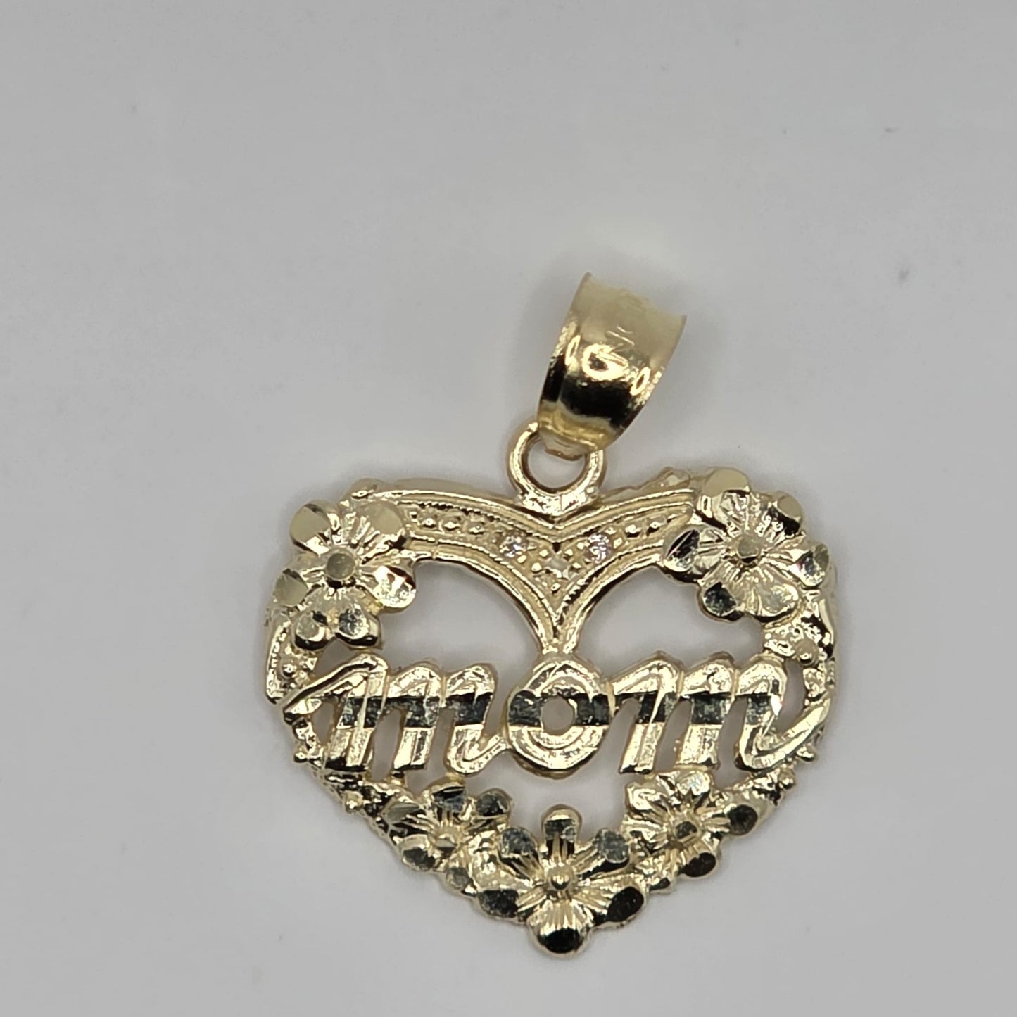 MOM HEART PENDANT