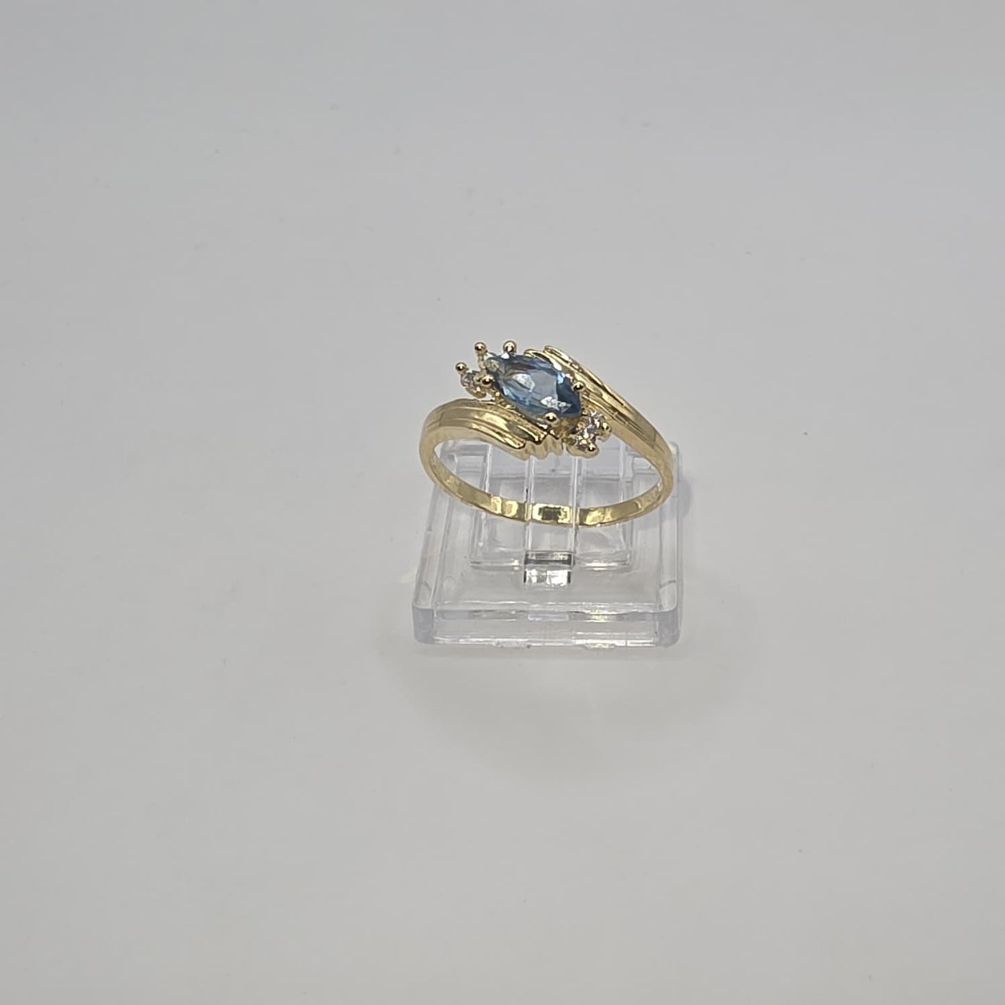 AQUAMARINE RING 10K WEIGHT: 1.9G SIZE : 8