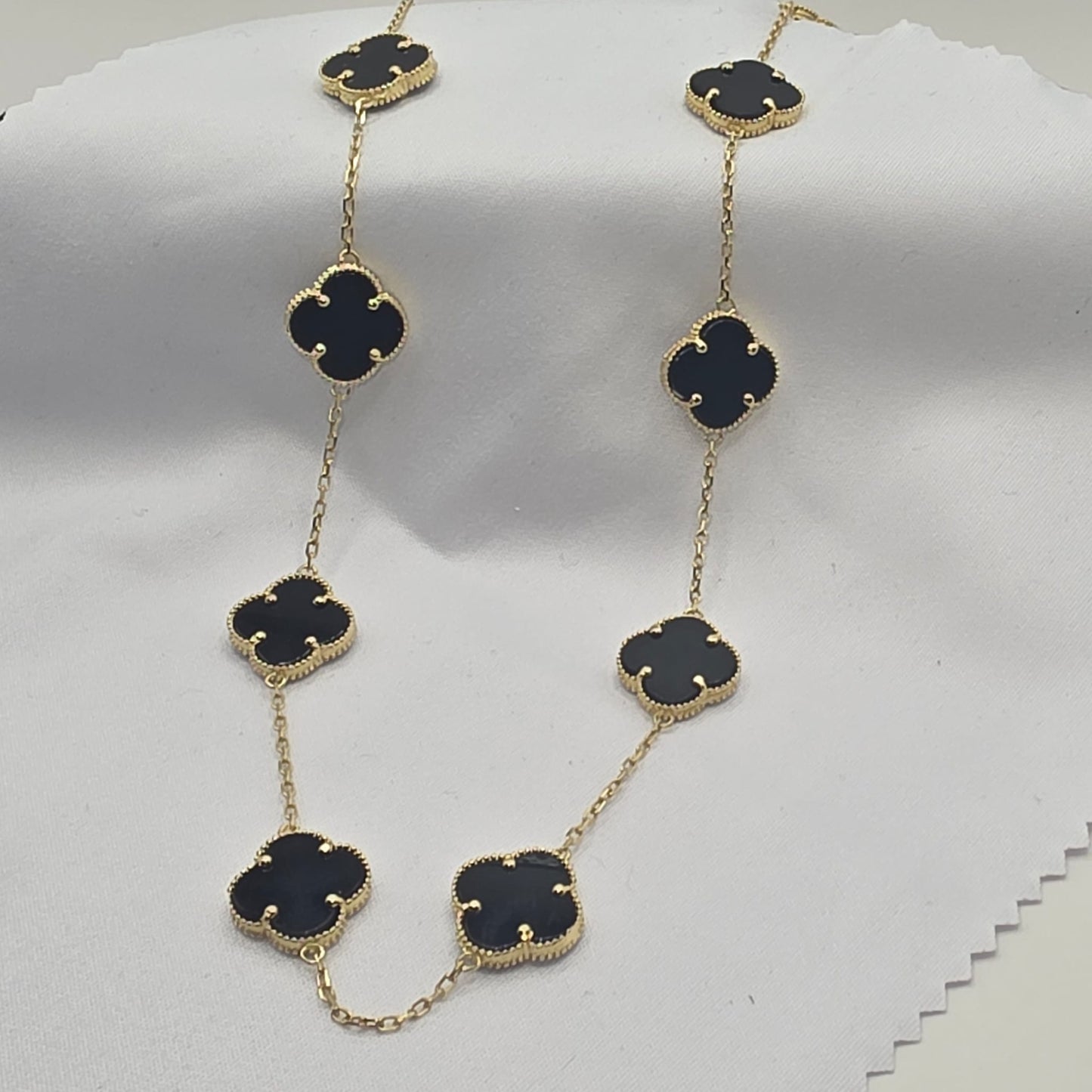 BLACK CLOVER NEACLACE 10K