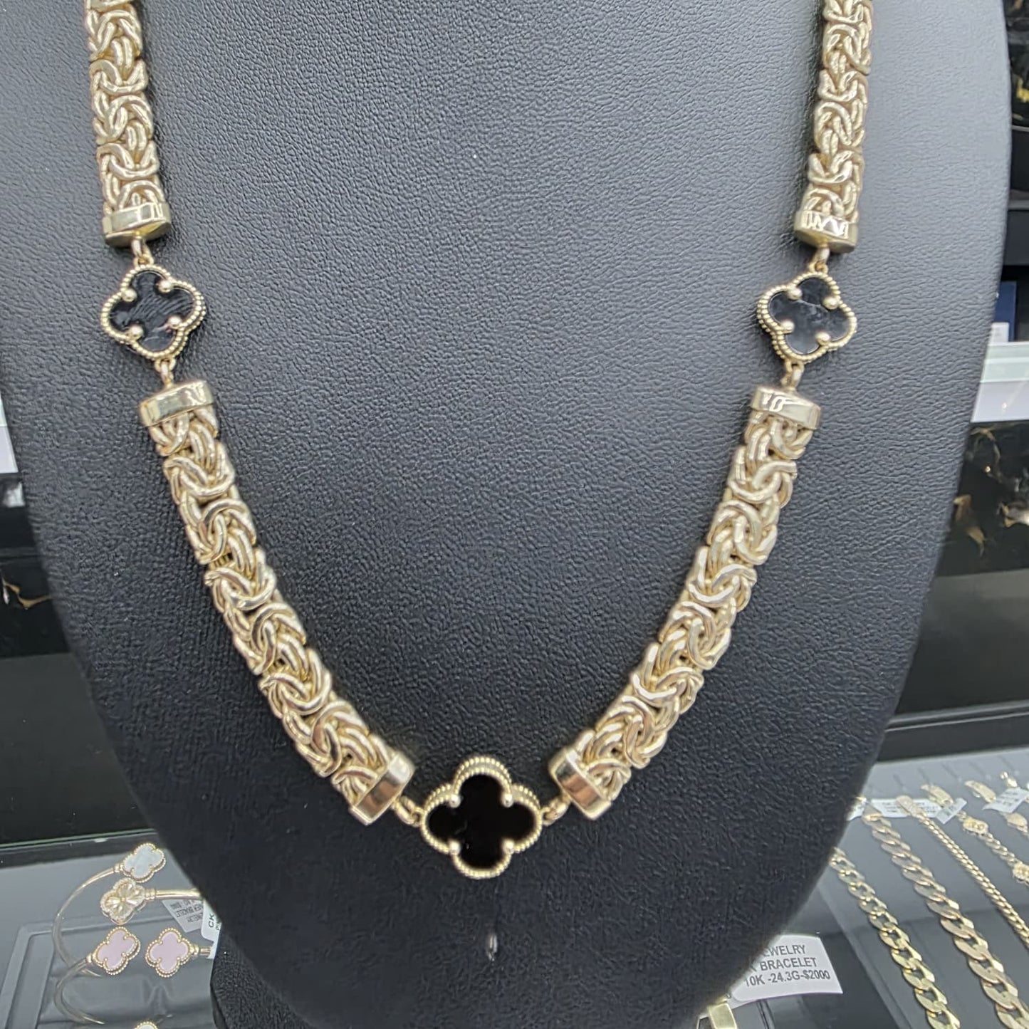 BLACK CLOVER NECKLACE 10K