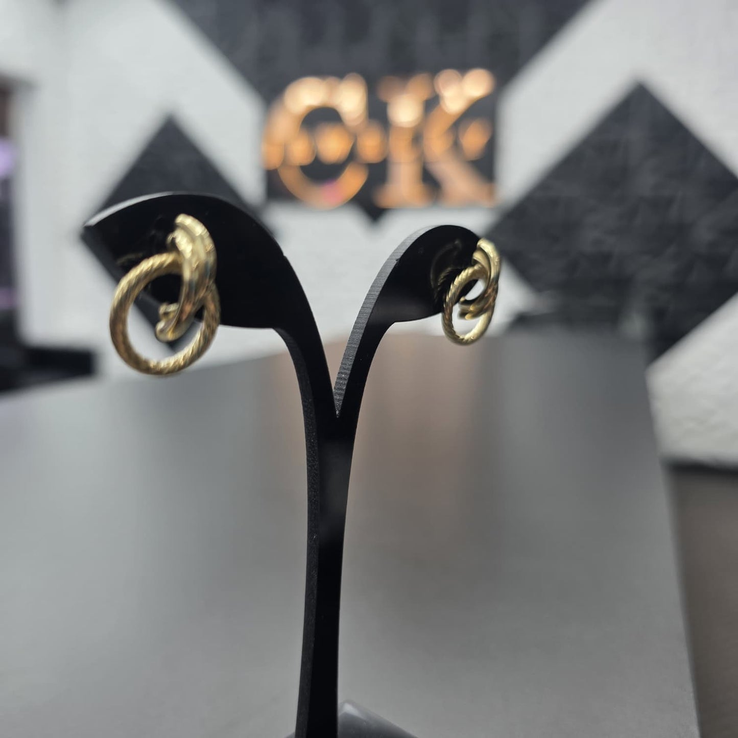 HUGGIES EARRING 10 K