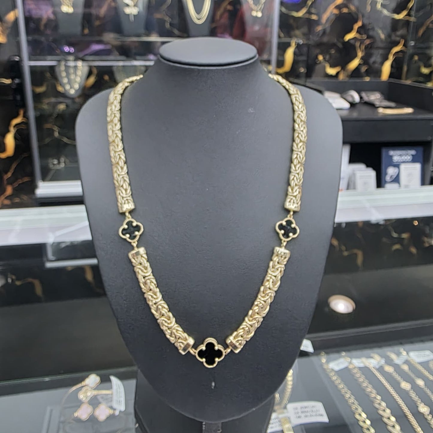 BLACK CLOVER NECKLACE 10K