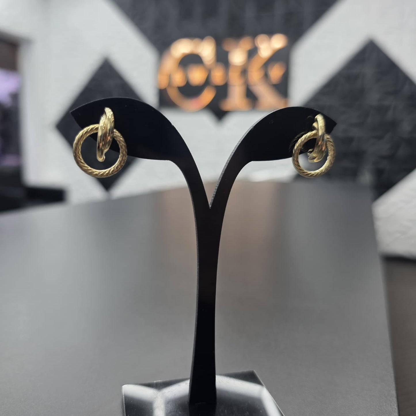 HUGGIES EARRING 10 K