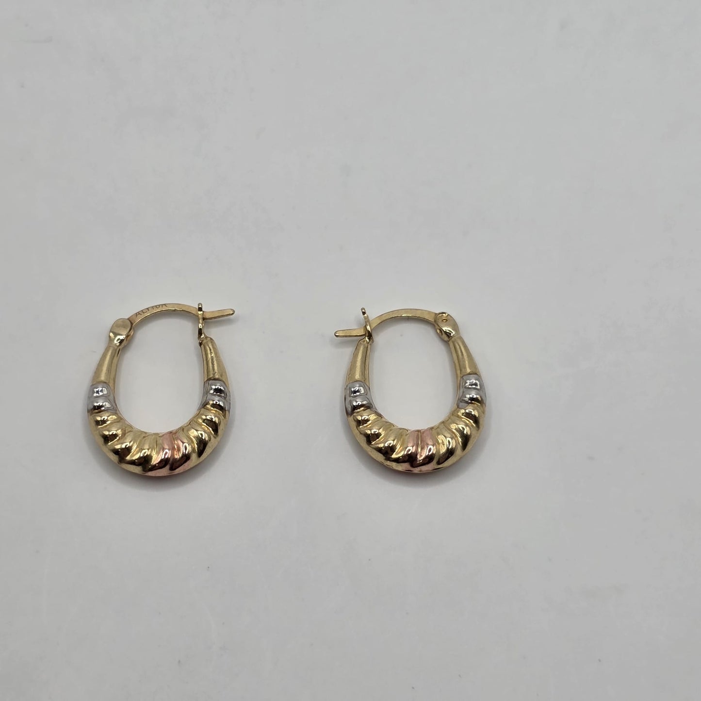 HUGGIES EARRING 10K