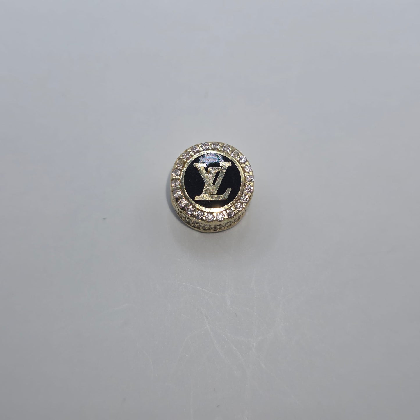 PANDORA LV CHARM 10K