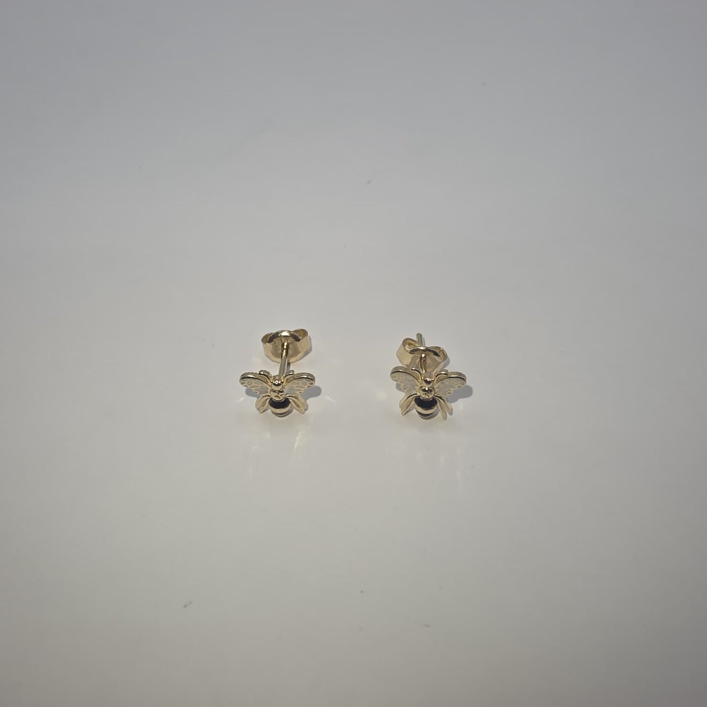 BEE STUD EARRING 10K