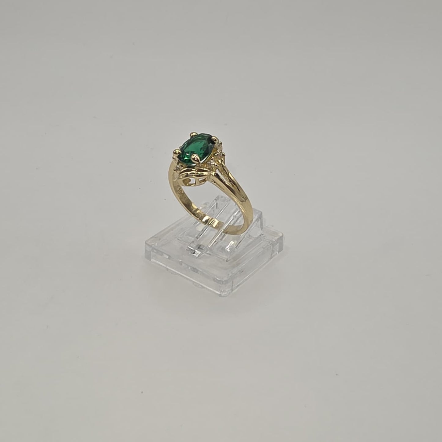 GREEN STONE RING 10K