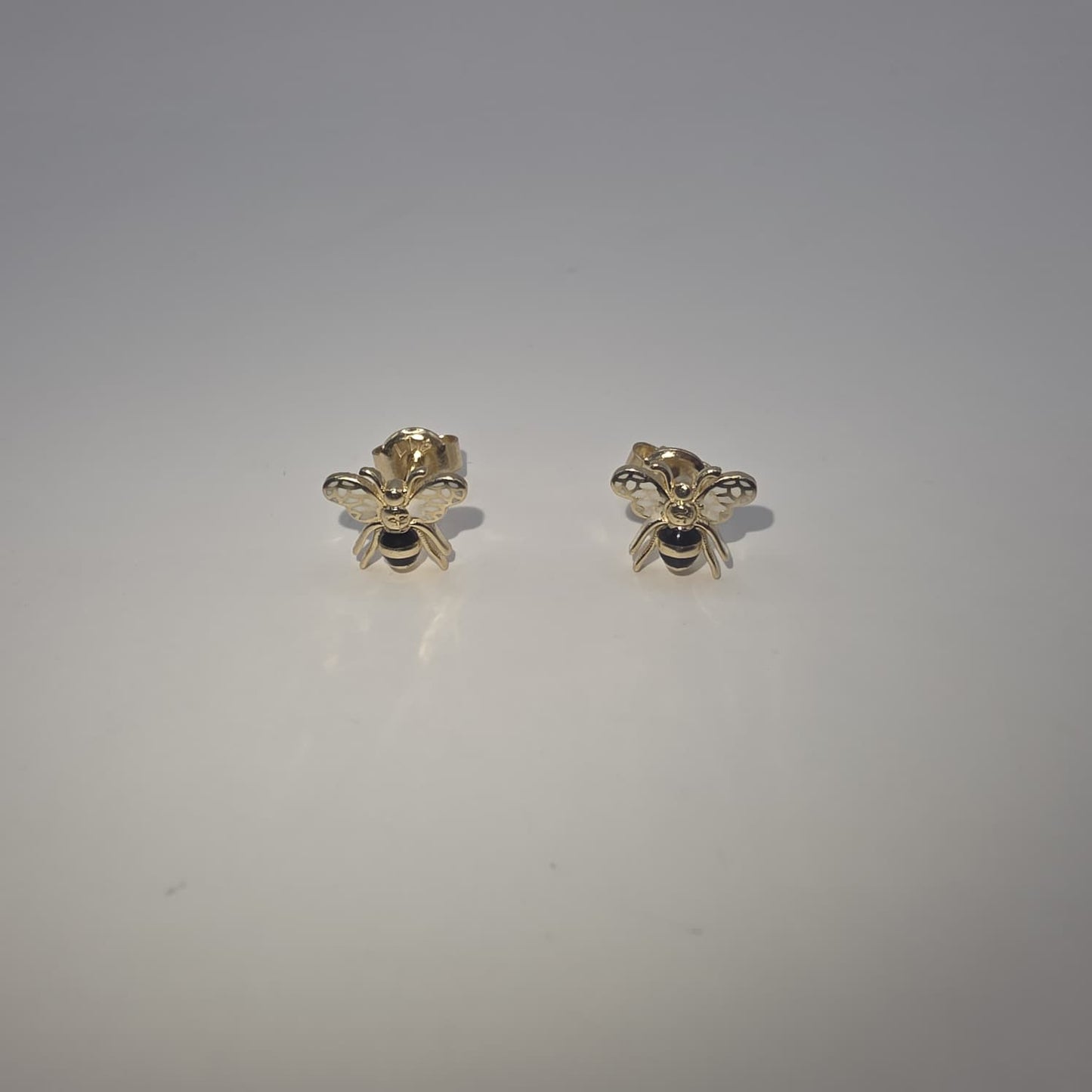 BEE STUD EARRING 10K