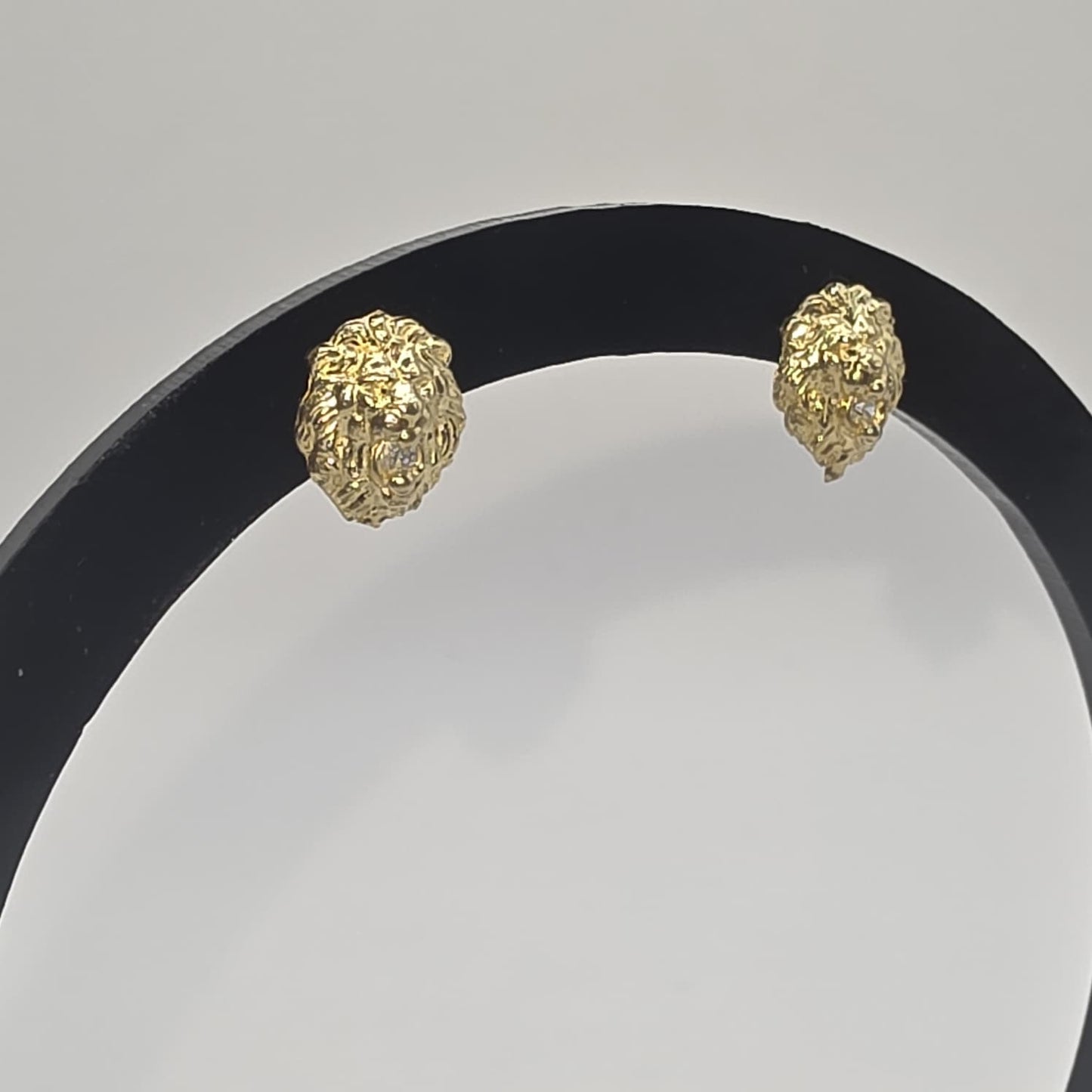 LION STUD EARRING 10K